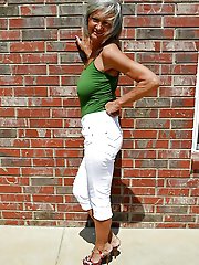 Amateur older cutie posing totally undressed on pictures