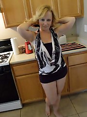 Mature cunt gets fingered until it cums