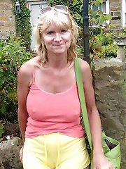 Sexy aged mom exposing her hot body