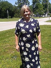 Outstanding mature dame spreading her pussy lips