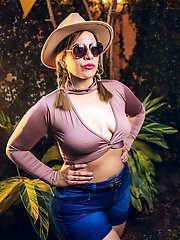 Chubby mature hellcat is fingering her restless hole